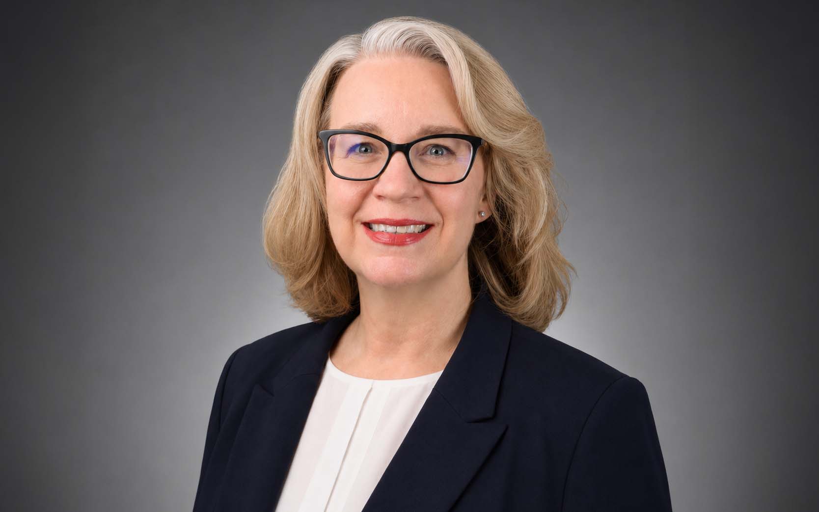 Dr. Laura Bettencourt